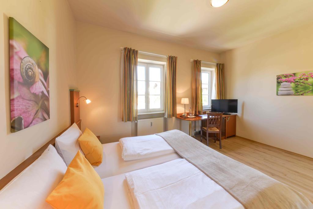 Boardinghouse Pfarrkirchen Hotel Room photo