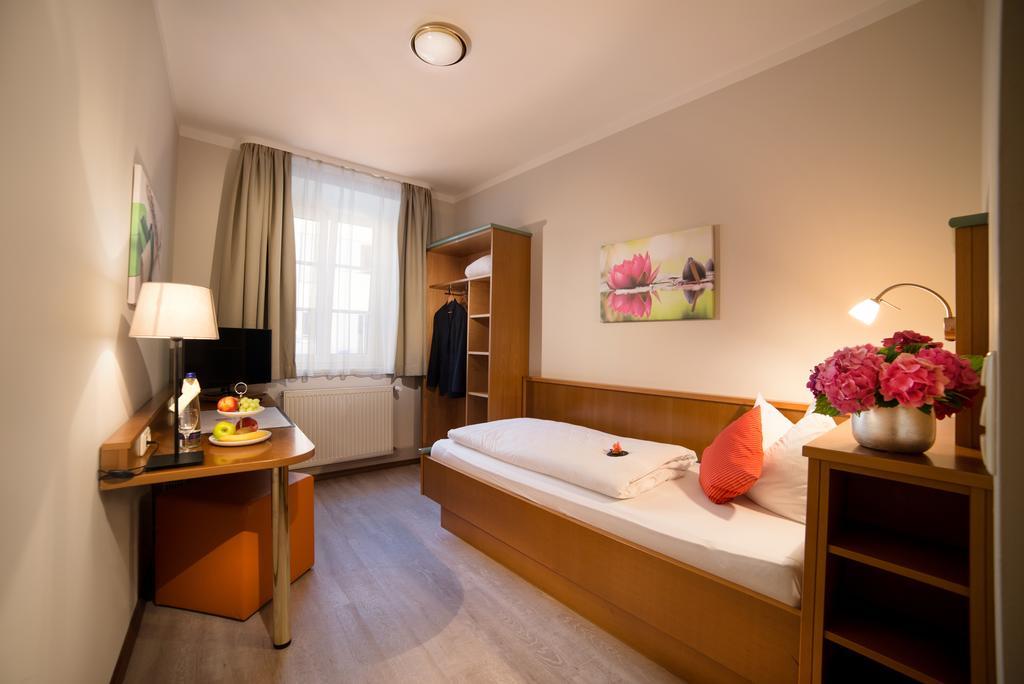 Boardinghouse Pfarrkirchen Hotel Exterior photo